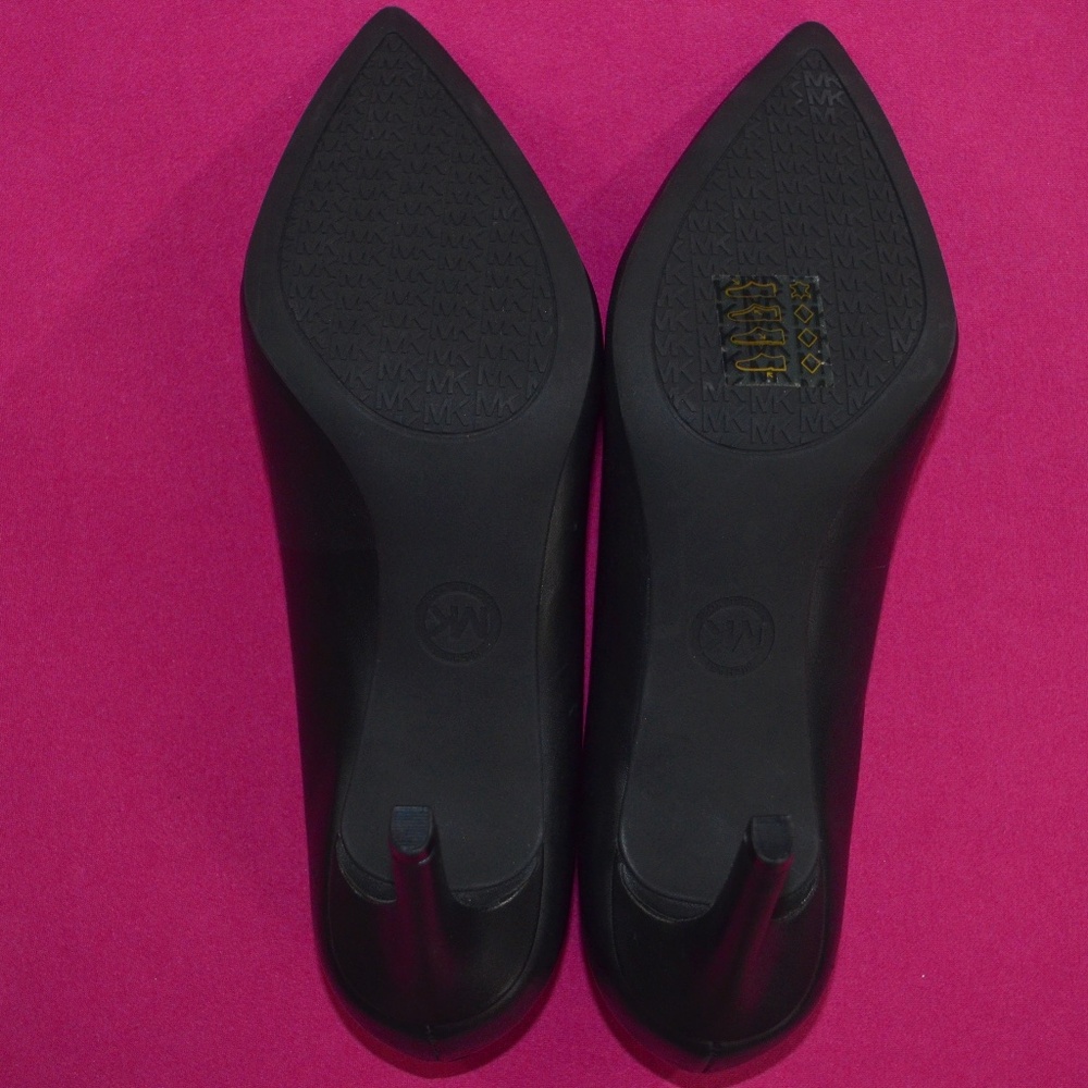Michael Kors New Dorthy Flex Leather Pump - Picture 2 of 14